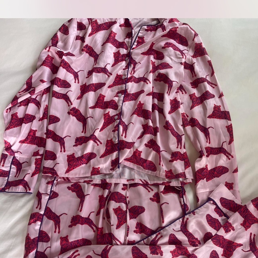 Vestique Pink Tiger Print Pajama Set